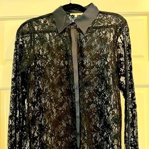 Gold Hawk Black lace long sleeve Size S